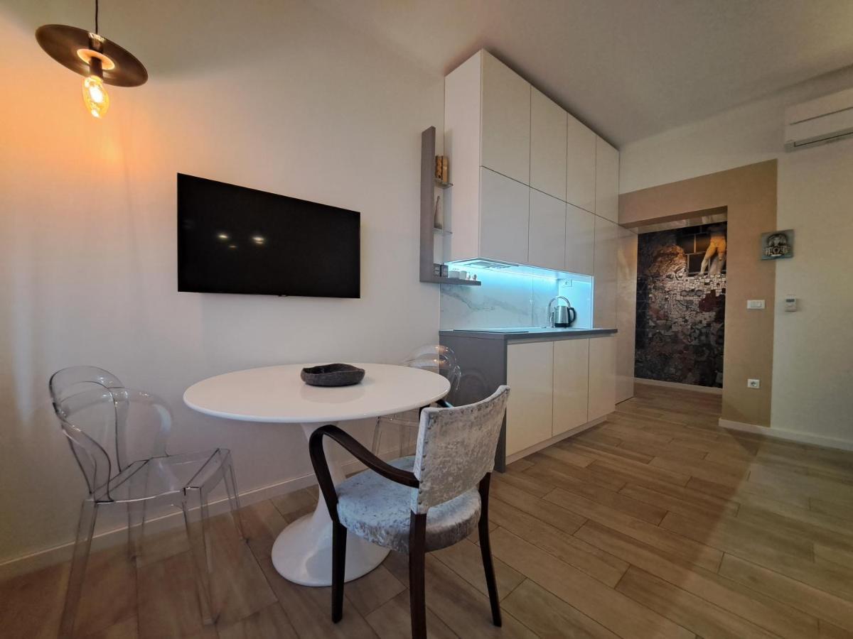 Slovenian Art Story Apartment Ljubljana Bagian luar foto