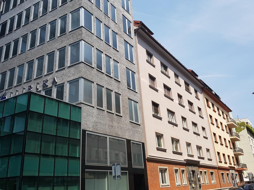 Slovenian Art Story Apartment Ljubljana Bagian luar foto