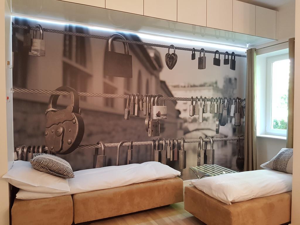 Slovenian Art Story Apartment Ljubljana Bagian luar foto