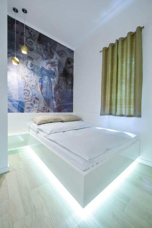Slovenian Art Story Apartment Ljubljana Bagian luar foto