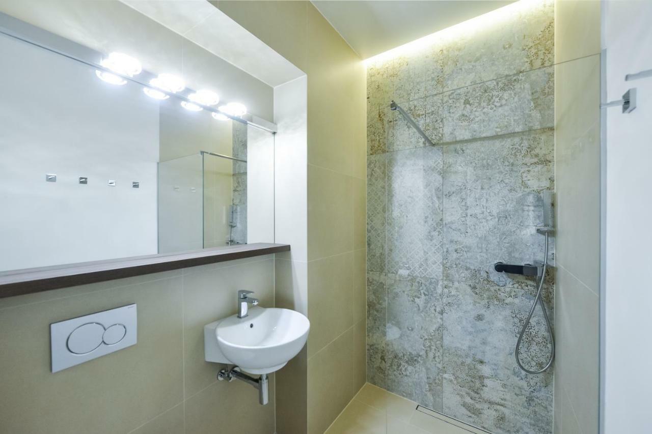 Slovenian Art Story Apartment Ljubljana Bagian luar foto